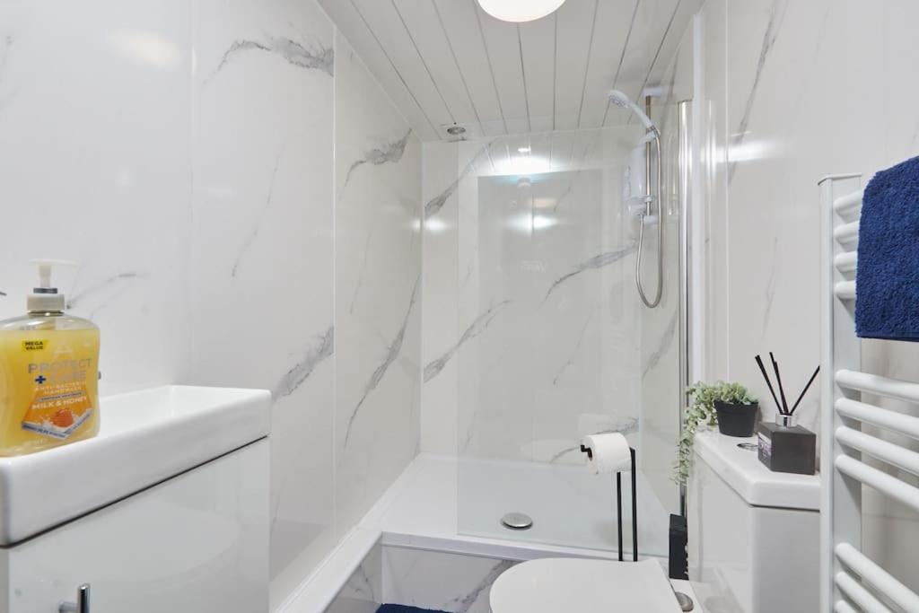 Large House Close To Leeds - Ideal For Groups Bagian luar foto