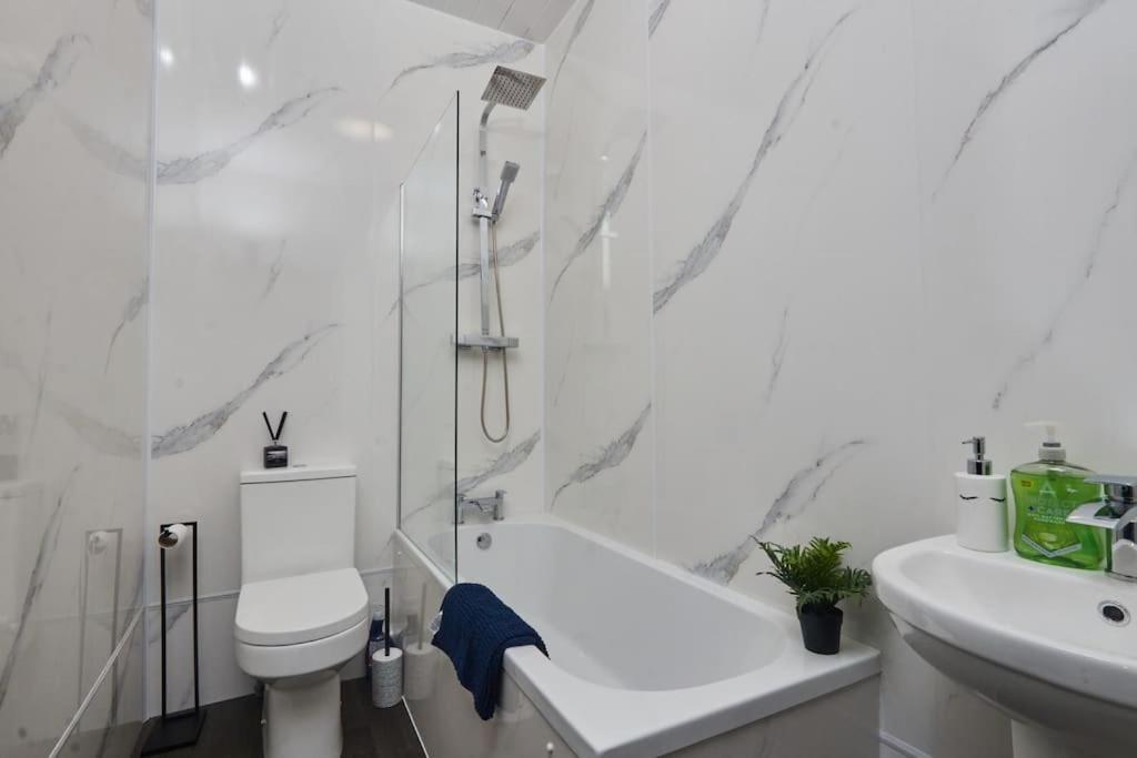 Large House Close To Leeds - Ideal For Groups Bagian luar foto